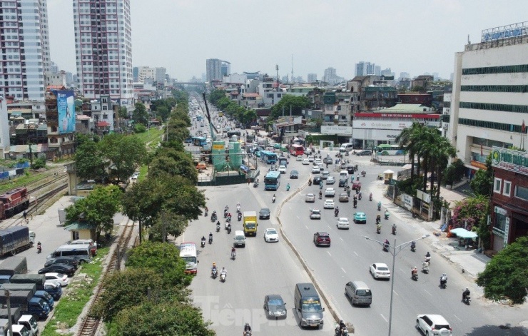 Điều chỉnh hướng lưu thông xe khách bến Giáp Bát, ùn ứ giao thông giờ cao điểm trên đường Giải Phóng