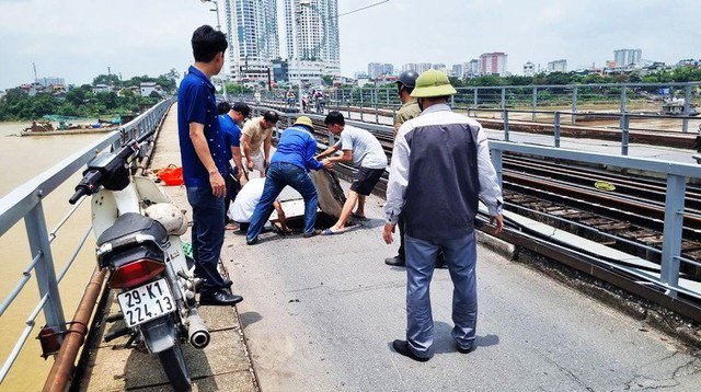 Cây cầu ở Hà Nội xuống cấp nghiêm trọng, tiềm ẩn nguy cơ mất an toàn giao thông