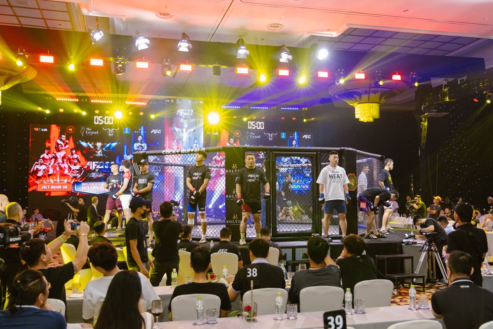 Giải Boxing và MMA là hoạt động thể thao thường xuyên tổ chức tại “Quận Vui”