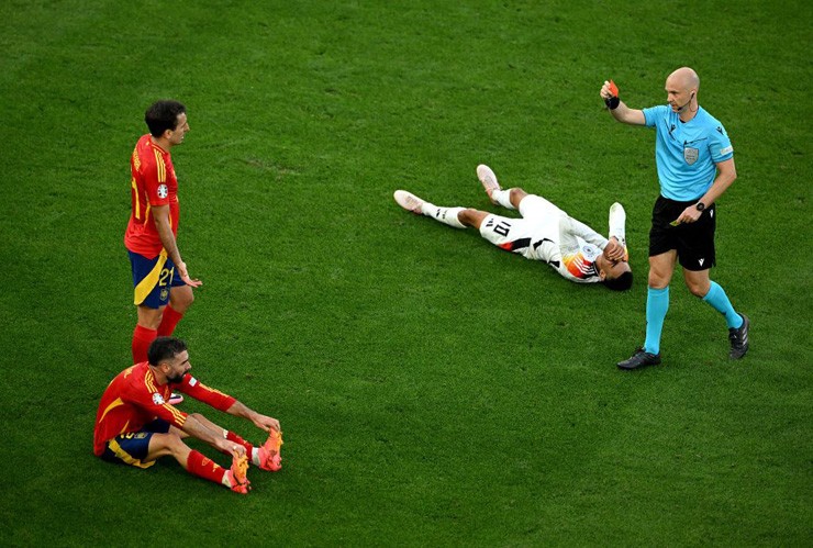 Tin nóng EURO 8/7: Lộ danh tính trọng tài bắt trận Tây Ban Nha - Pháp - 2