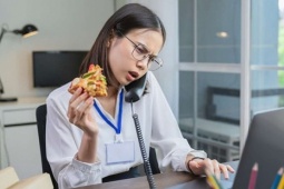 5 thói quen ăn trưa gây tăng cân mất kiểm soát