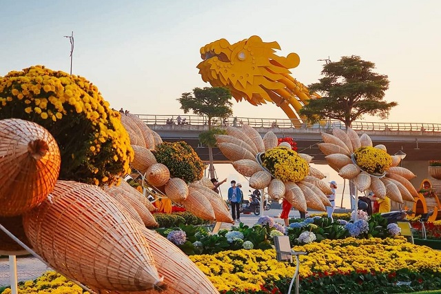 Đà Nẵng là điểm du lịch hot vào dịp tết nên thường có giá vé cao