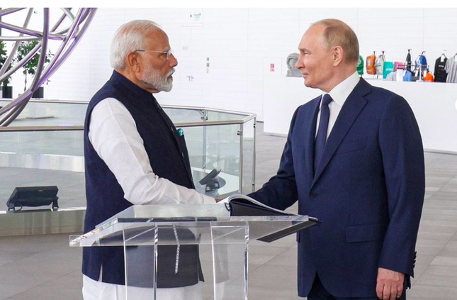 Tổng thống Nga Vladimir Putin và Thủ tướng Ấn Độ Narendra Modi. (Ảnh: Tass)