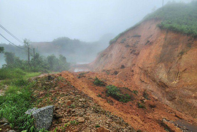 Mưa dữ làm Hà Giang cô lập hàng loạt bản làng