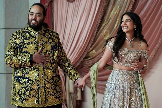 Chú rể Anant Ambani và cô dâu Radhika Merchant chuẩn bị cho đám cưới xa hoa bậc nhất thế kỷ. Ảnh: Reuters