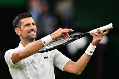 Djokovic "bất chiến tự nhiên thành" vào bán kết Wimbledon, lập luôn 2 kỷ lục