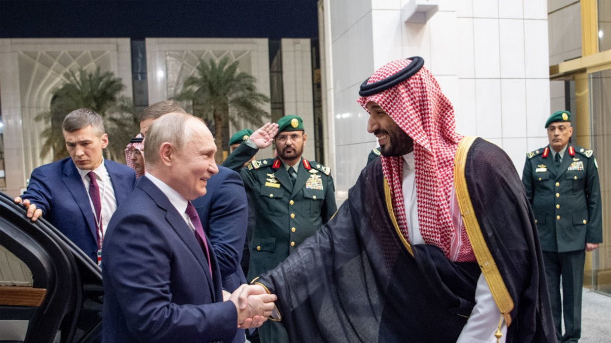 Thái tử Ả Rập Saudi Mohammed bin Salman tiếp đón Tổng thống Nga Vladimir Putin ở Riyadh vào ngày 6/12/2023.