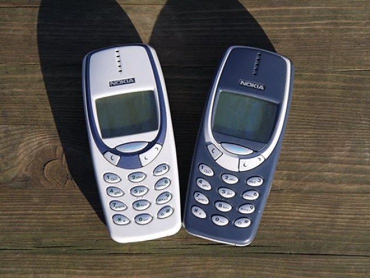 Một trường học bắt buộc học sinh sử dụng điện thoại Nokia “cục gạch“