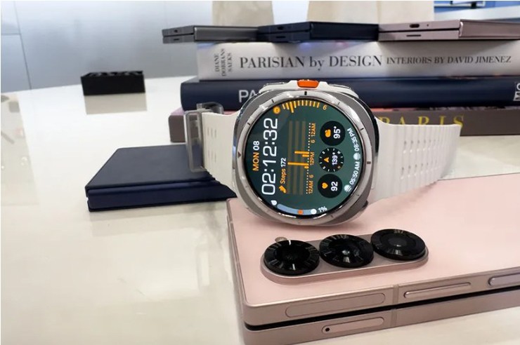 Galaxy Watch Ultra đã chính thức ra mắt cùng lúc với Galaxy Z Flip 6 và Galaxy Z Fold 6 mới. Sản phẩm có giá bán từ 16,99 triệu đồng tại Việt Nam.
