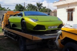 Thị trường - Tiêu dùng - Hai siêu xe Lamborghini và Mercedes nhập lậu vừa bị tiêu hủy có giá bao nhiêu?