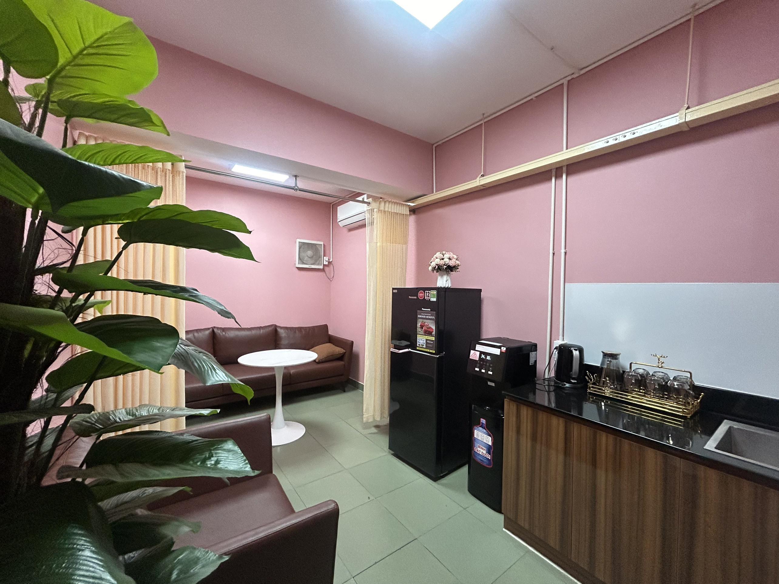 Khu vực nghỉ ngơi và hỗ trợ vắt sữa tại nhà máy Ajinomoto Việt Nam.