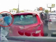 Pháp luật - Công an làm việc với tài xế đấm gục phụ nữ trên đường ở TPHCM