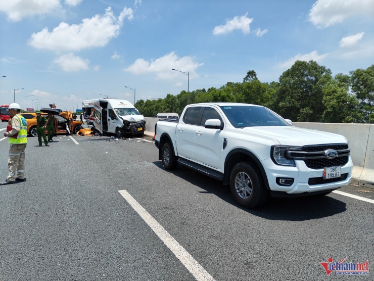 Vụ tai nạn liên hoàn thảm khốc trên cao tốc Hà Nội - Hải Phòng: Tài xế cãi nhau 5 phút trên làn đường 120km/h