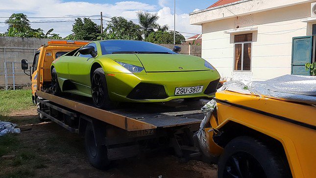 Tiêu Hủy Siêu Xe Lamborghini và G63 AMG Sau 4 Năm Điều Tra Vô Chủ