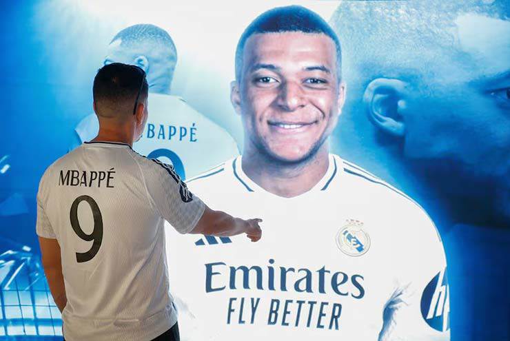 Số người đặt mua vé xem lễ ra mắt Mbappe đã vượt quá sức chứa sân Bernabeu