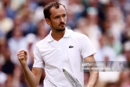 Trực tiếp tennis Medvedev - Alcaraz: "Tiểu Nadal" thăng hoa, thắng set quyết định (Wimbledon)