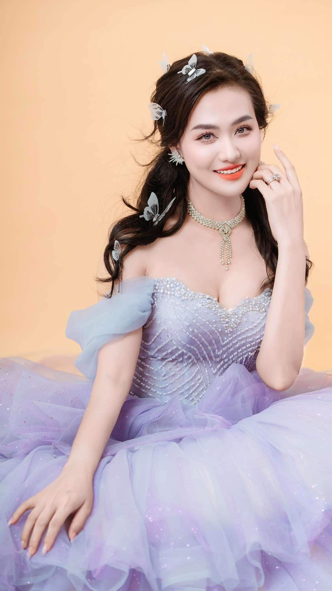 Hoa hậu Vũ Thị Hoa từng là người mẫu đóng cặp với nghệ sĩ Quang Tèo - 4