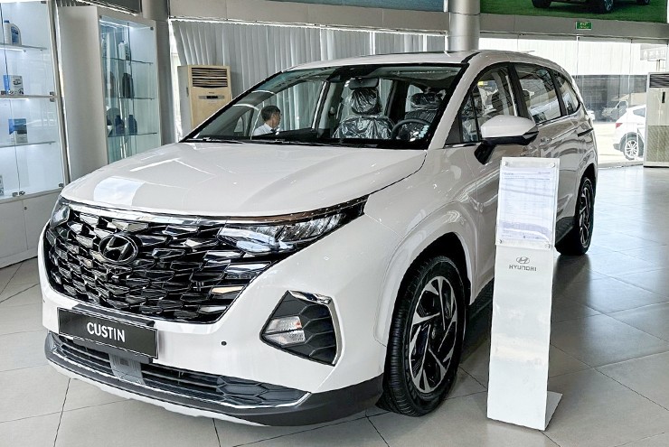 Hyundai Custin VIN 2023 giảm giá lên đến 100 triệu đồng - 3