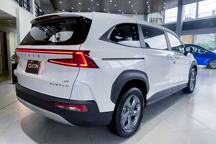 Hyundai Custin VIN 2023 giảm giá lên đến 100 triệu đồng - 6