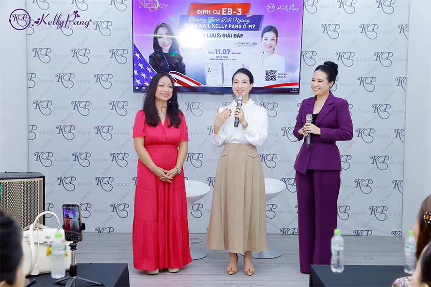 (Từ trái sang) Luật sư Jennifer Hà, Nail Master Pang Mỹ Linh và CEO Pang Mỹ Nguyên có buổi giao lưu thân mật cùng các nghệ sĩ nail