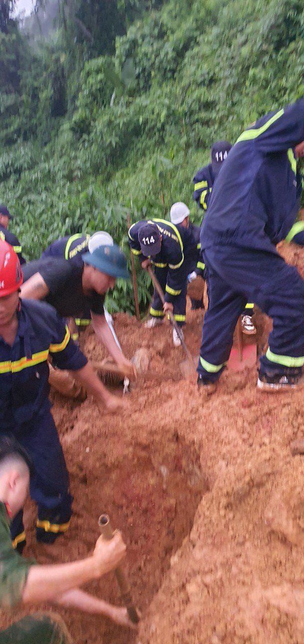 Thảm kịch sạt lở đất kinh hoàng tại Hà Giang: Hơn 10 người thương vong, công tác cứu hộ gấp rút