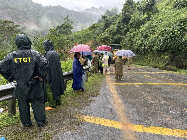 Thảm kịch sạt lở đất kinh hoàng tại Hà Giang: Hơn 10 người thương vong, công tác cứu hộ gấp rút