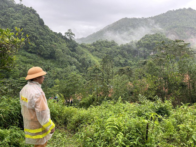 Tìm kiếm khẩn trương nạn nhân vụ sạt lở đất ở Hà Giang, thương vong tăng lên 7 người