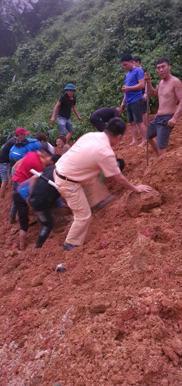 Tìm kiếm khẩn trương nạn nhân vụ sạt lở đất ở Hà Giang, thương vong tăng lên 7 người