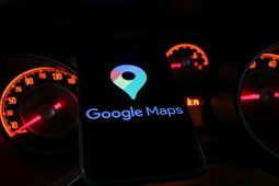 Google Maps và Waze hiển thị tốc độ di chuyển chính xác hơn đồng hồ xe?