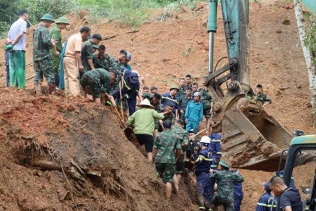 Sống sót thần kỳ sau thảm kịch sạt lở: Người đàn ông kể lại phút kinh hoàng