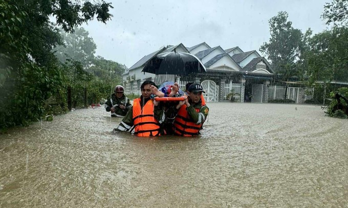 Phú Quốc ngập lụt nghiêm trọng sau cơn mưa lớn, đe dọa cuộc sống người dân