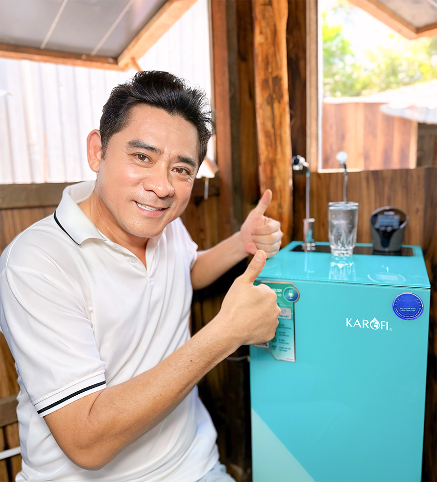 Diễn viên Huỳnh Anh Tuấn bày tỏ sự hài lòng khi trải nghiệm máy lọc nước Karofi