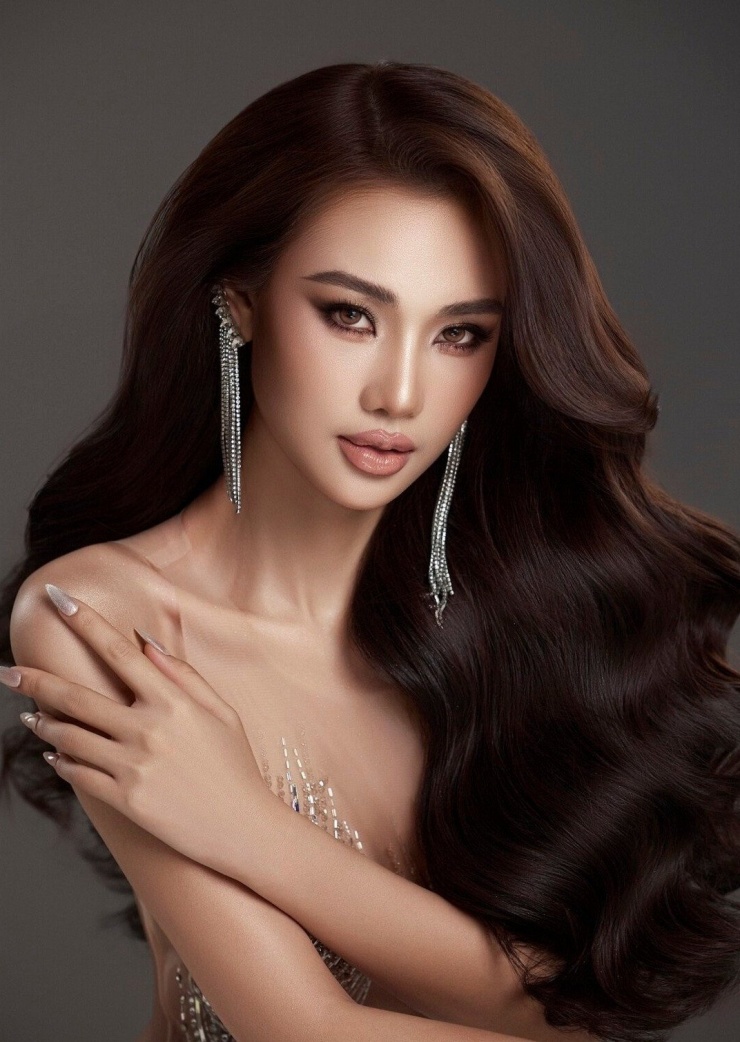 Đặng Huyền Trang (SBD 123) là thí
sinh lọt top 40 Miss Grand Vietnam 2024. Cô sinh năm 1997, quê Ninh
Bình và đang theo học tại Đại học Sân khấu - Điện ảnh Hà Nội. Huyền
Trang sở hữu gương mặt đậm chất Á Đông và vóc dáng cân đối với số
đo ba vòng 82-56-92cm.&nbsp;