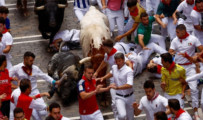 Lễ hội bò đuổi tại Pamplona trong tháng 7. Ảnh: Reuters