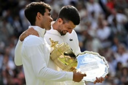 Thể thao - Djokovic thừa nhận &quot;kém cỏi&quot;, bất ngờ Alcaraz giao bóng đỉnh cao ở Wimbledon