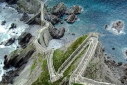 Du lịch - Những bậc thang "hết hồn" thu hút hàng trăm nghìn lượt du khách