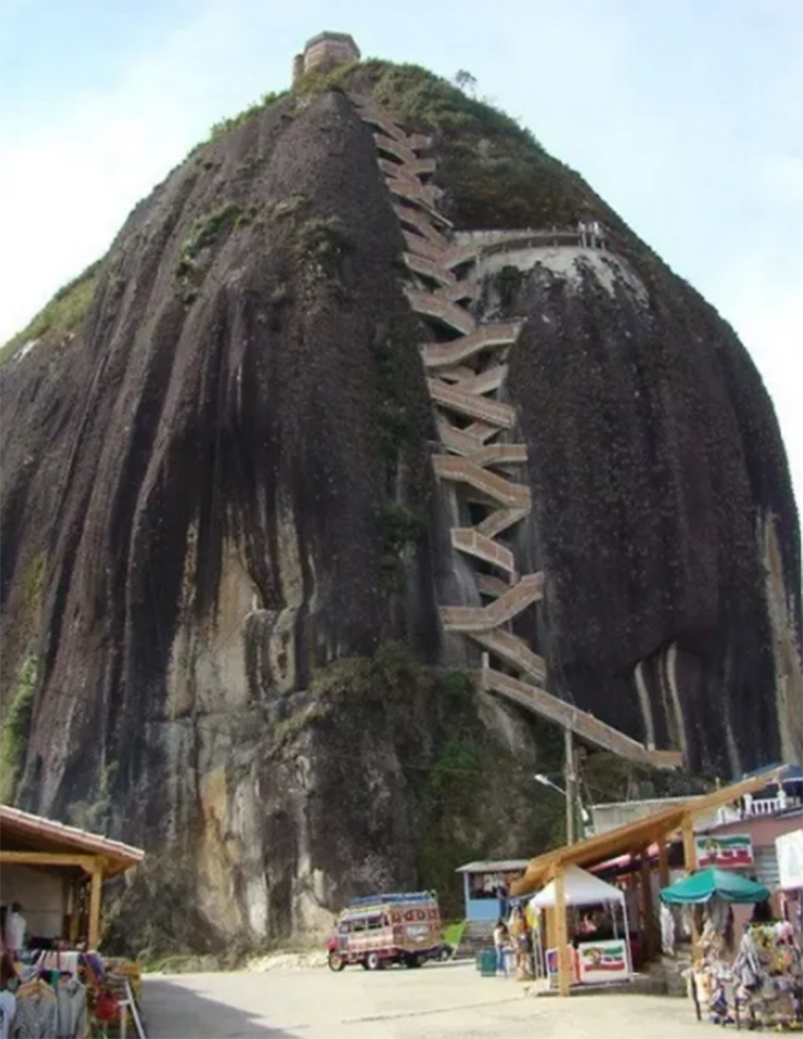 Những bậc thang "hết hồn" thu hút hàng trăm nghìn lượt du khách - 4