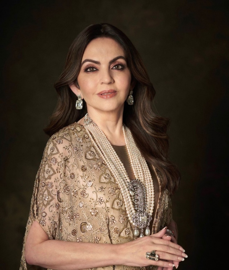 Sắc vóc tuổi 60 của vợ tỷ phú giàu nhất châu Á - 4