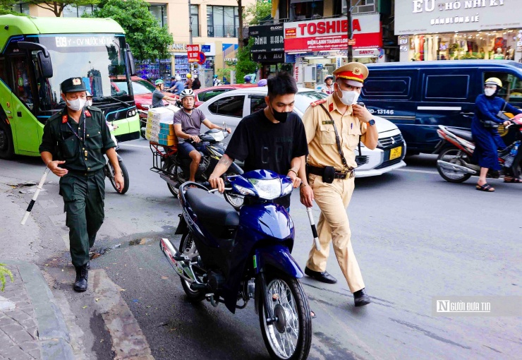 Luật Giao Thông Mới 2025: Những Quy Định Mới Về Chuyển Hướng, Lùi Xe và Tránh Xe Đi Ngược Chiều