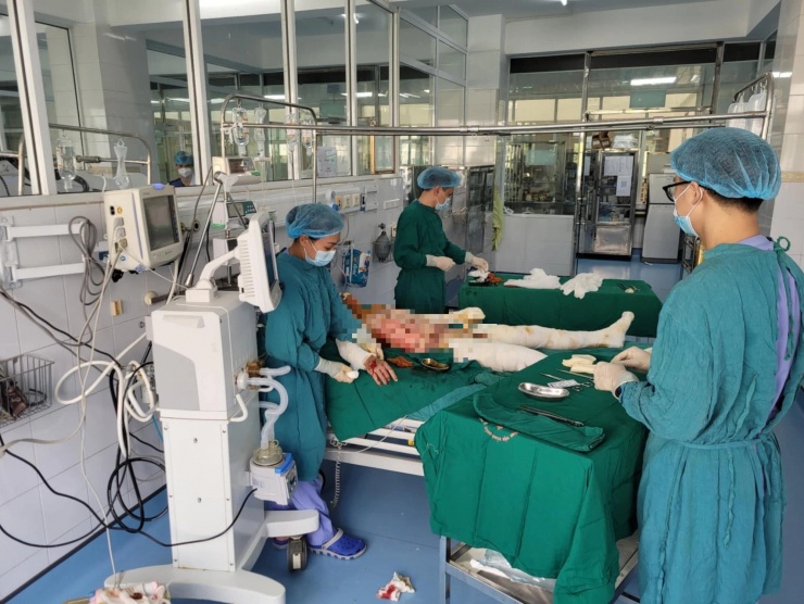 Các bệnh nhân đang được theo dõi, chăm sóc để nắm bắt từng diễn biến, kịp thời có phương án điều trị.