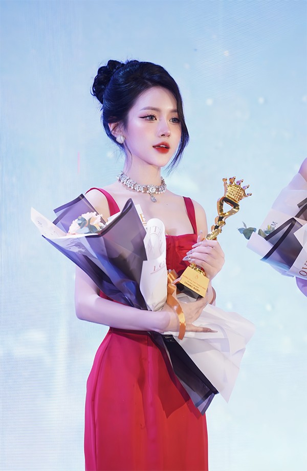 Chang Baby đạt Cup của Tiktok.