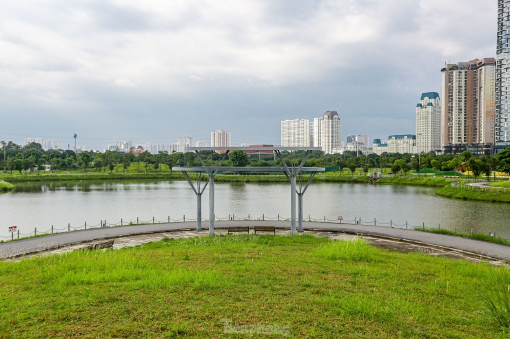 Công viên được khởi công xây dựng khoảng giữa năm 2020, dự kiến hoàn thành năm 2022. Tuy nhiên, đến năm 2024, người dân mới có thể vào vui chơi, hoạt động trong công viên này.