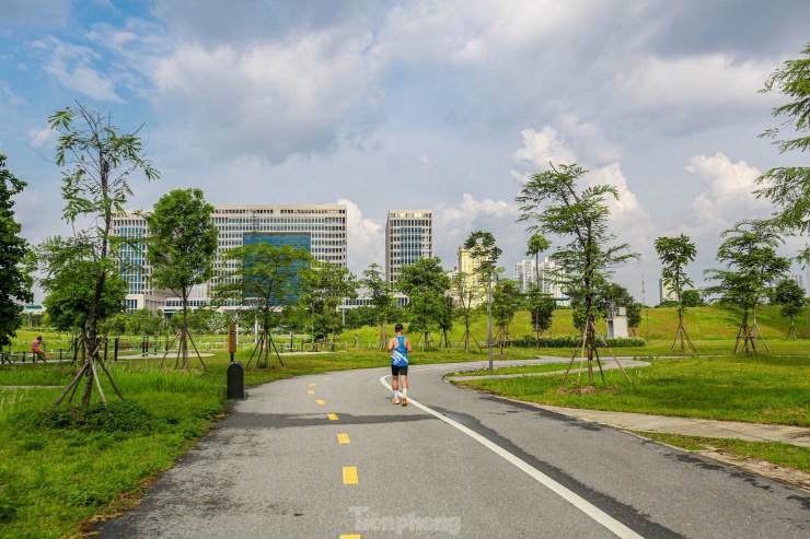 Người dân có thể thoải mái tập thể dục trong công viên.