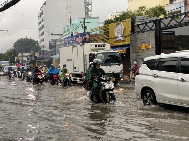 Cảnh báo mưa lớn và rủi ro thiên tai ở miền Trung, Tây Nguyên và Nam Bộ