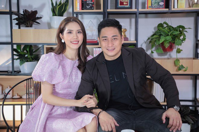 Nam diễn viên 7X và vợ 9X.