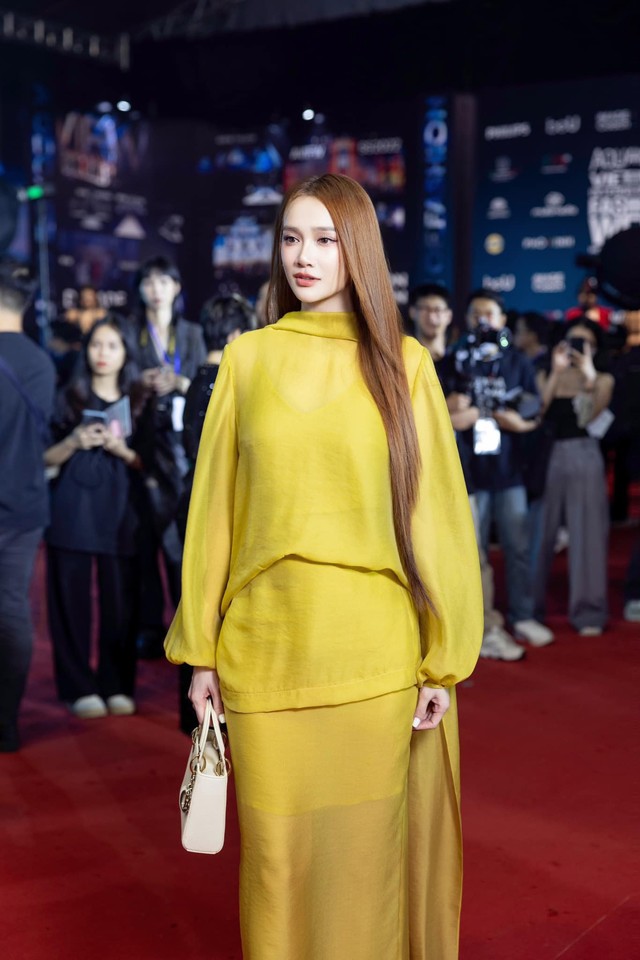 Nhã Phương cũng về dáng nhanh chóng sau khi sinh con thứ hai