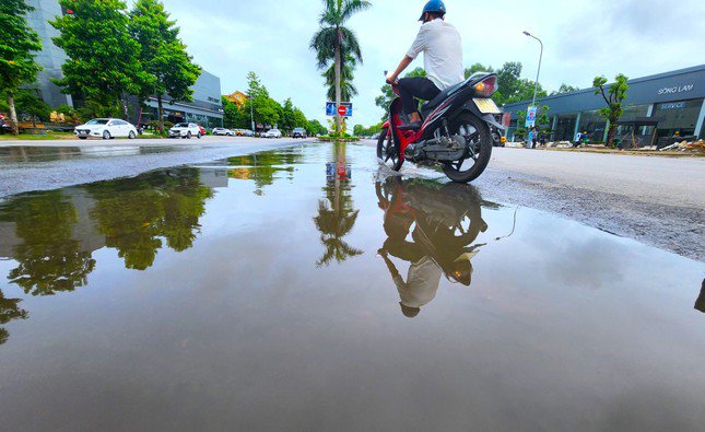 Đống đất đá công trường gây tai nạn, người dân bức xúc hệ thống cảnh báo sơ sài