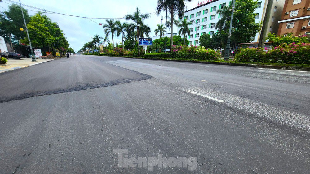 Tai nạn kinh hoàng: Người đàn ông đâm thẳng vào công trình đang thi công, bị thương nặng