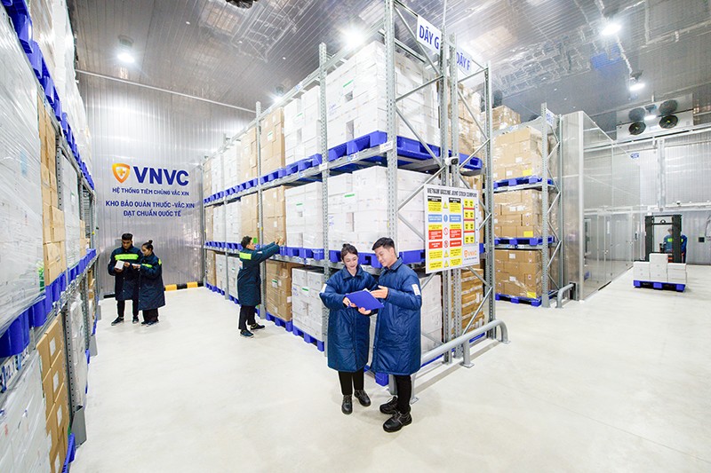 VNVC đầu tư lớn xây dựng hệ thống kho lạnh, dây chuyền lạnh bảo quản vaccine để đảm bảo an toàn, hiệu quả phòng bệnh cao sau tiêm chủng.