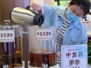 Thị trường - Tiêu dùng - Độc lạ dịch vụ “trà sữa Đông y” miễn phí cho người bệnh
